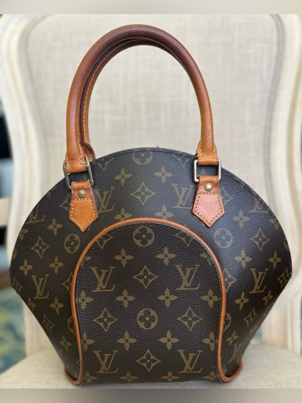 Louis Vuitton Ellipse PM M10040 Timeless design in good vintage condition.